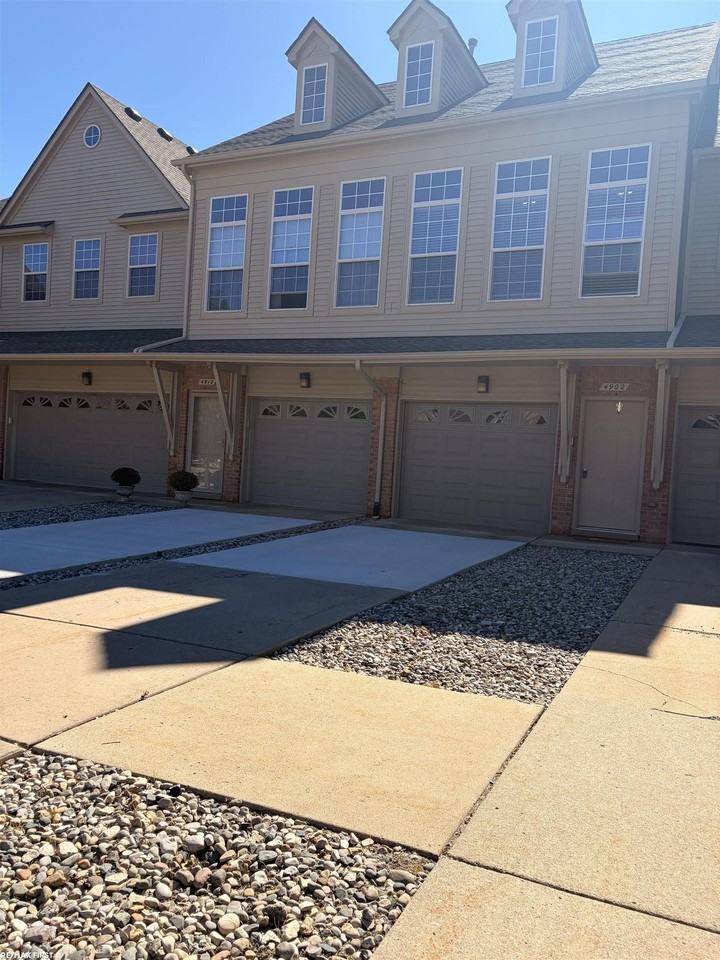 4902 Paladin Dr - Photo 2 of 36