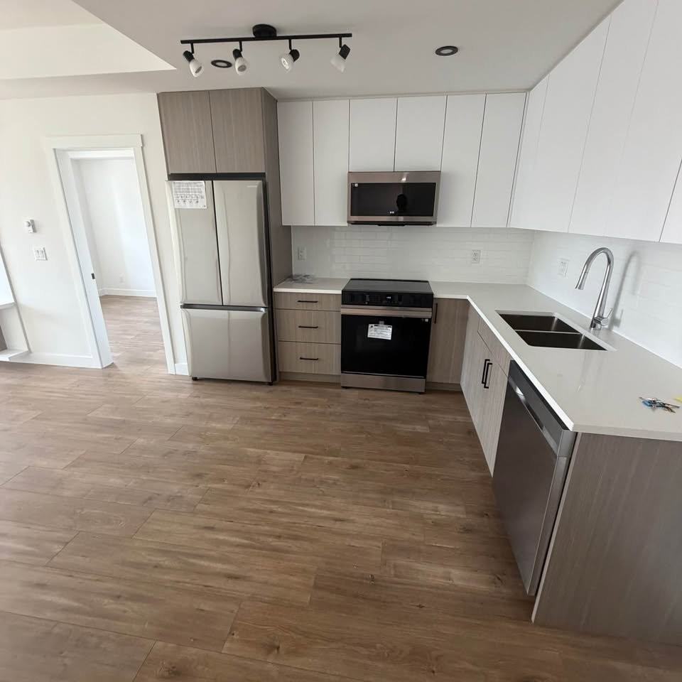 10782 140 Street #310 - Photo 3 of 13