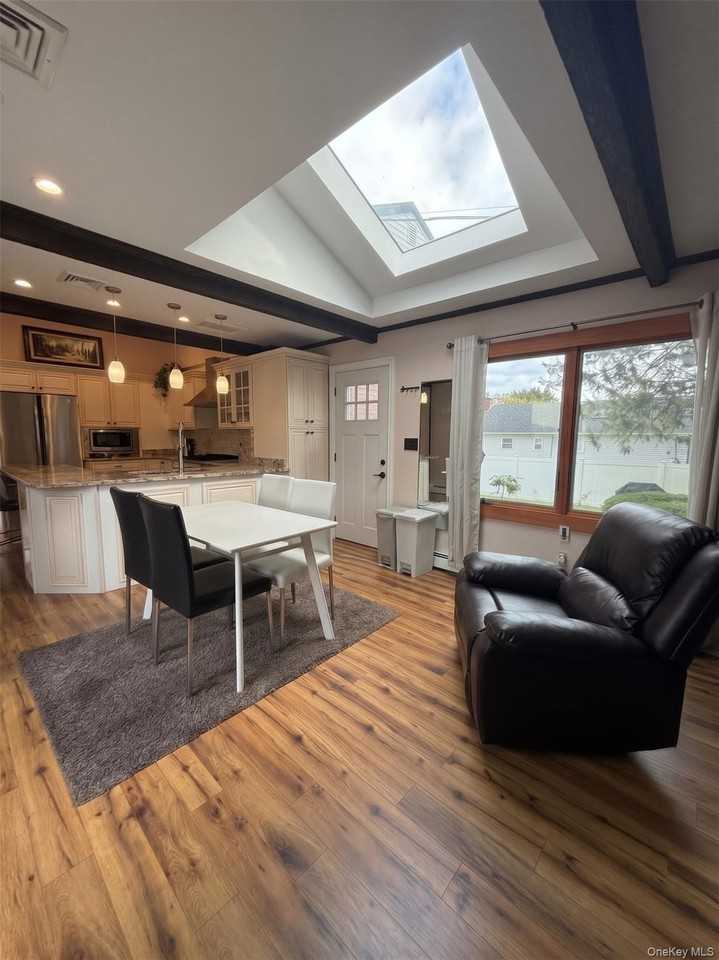 4 Evelyn Rd - Photo 5 of 12