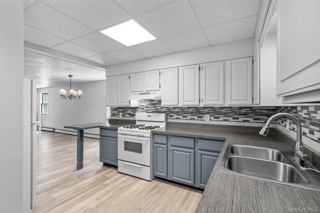 28 Van Buren St #1 - Photo 3 of 21