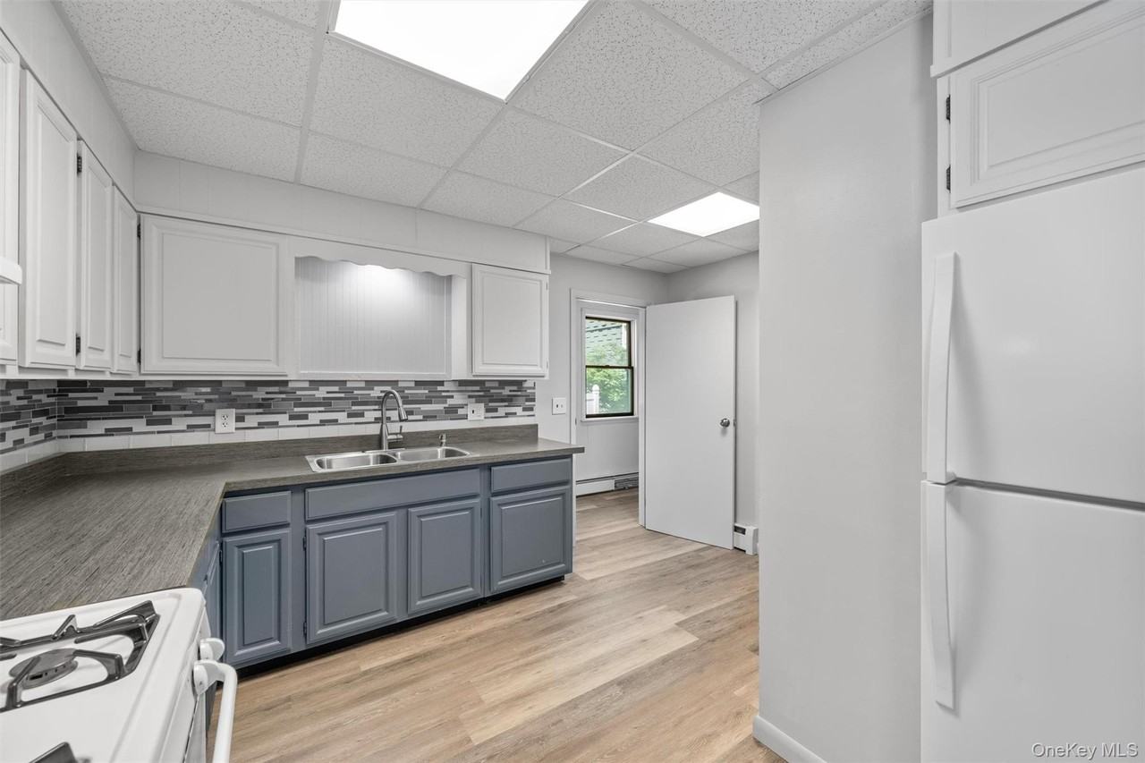 28 Van Buren St #1 - Photo 4 of 21