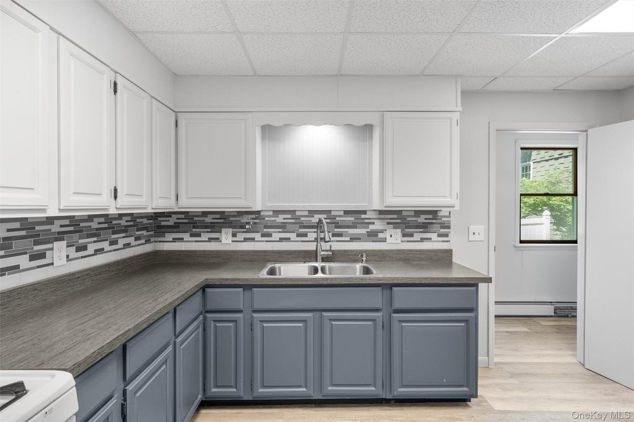 28 Van Buren St #1 - Photo 5 of 21