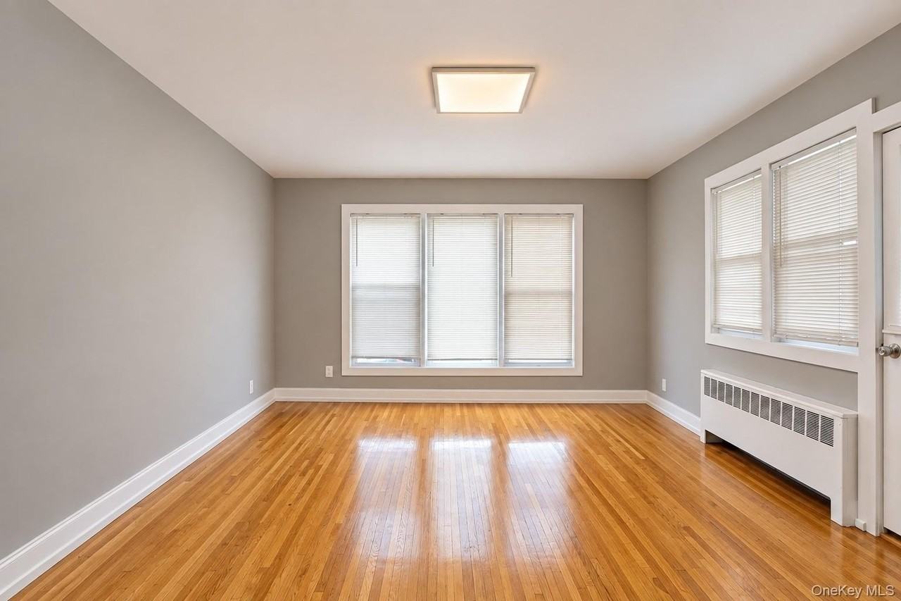 242 E Broadway #1 - Photo 4 of 24
