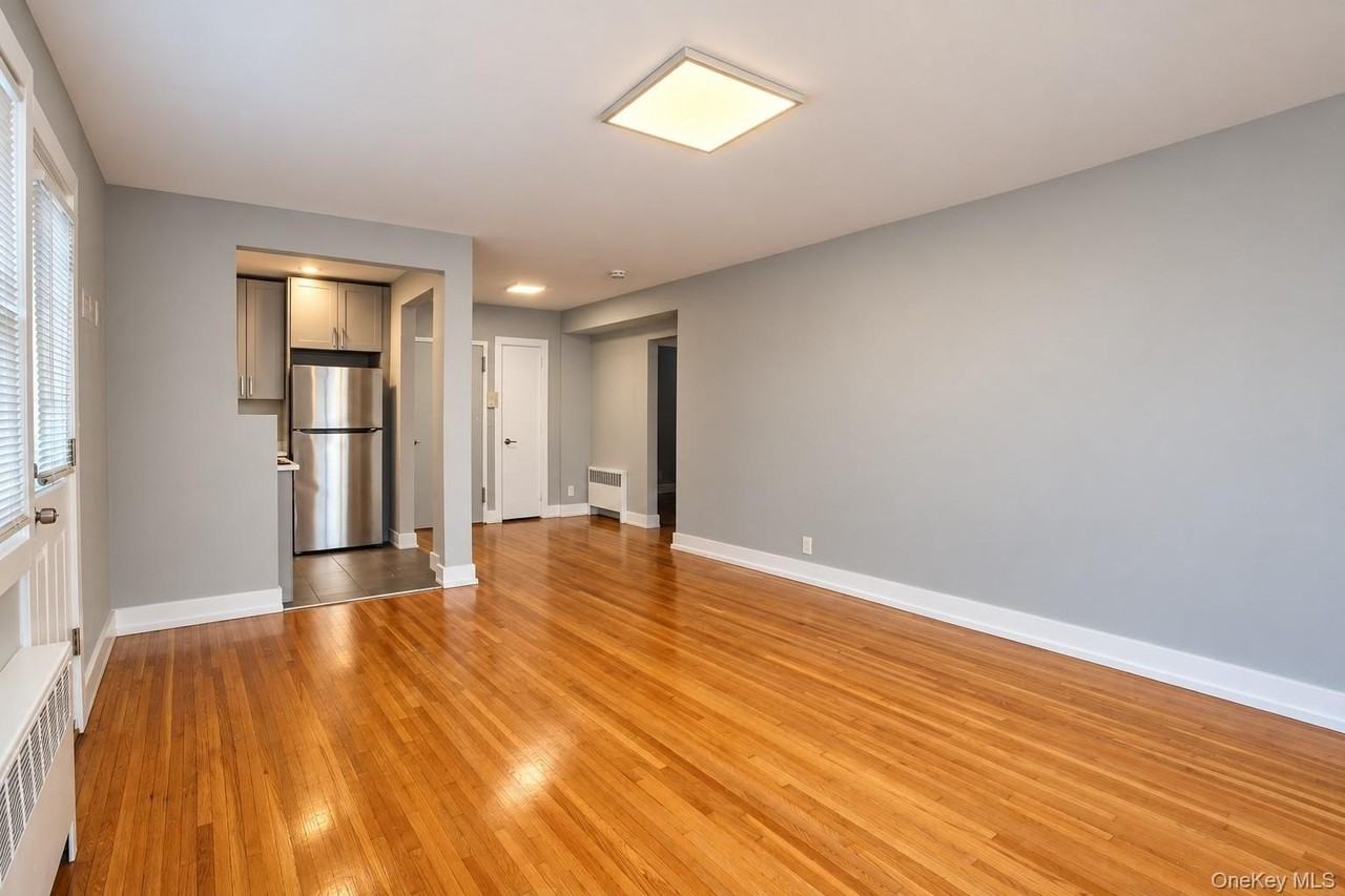 242 E Broadway #1 - Photo 5 of 24