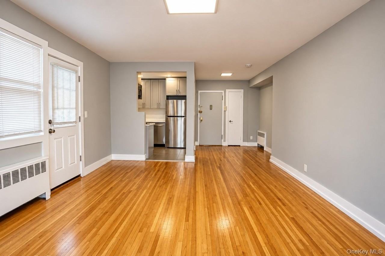 242 E Broadway #1 - Photo 6 of 24