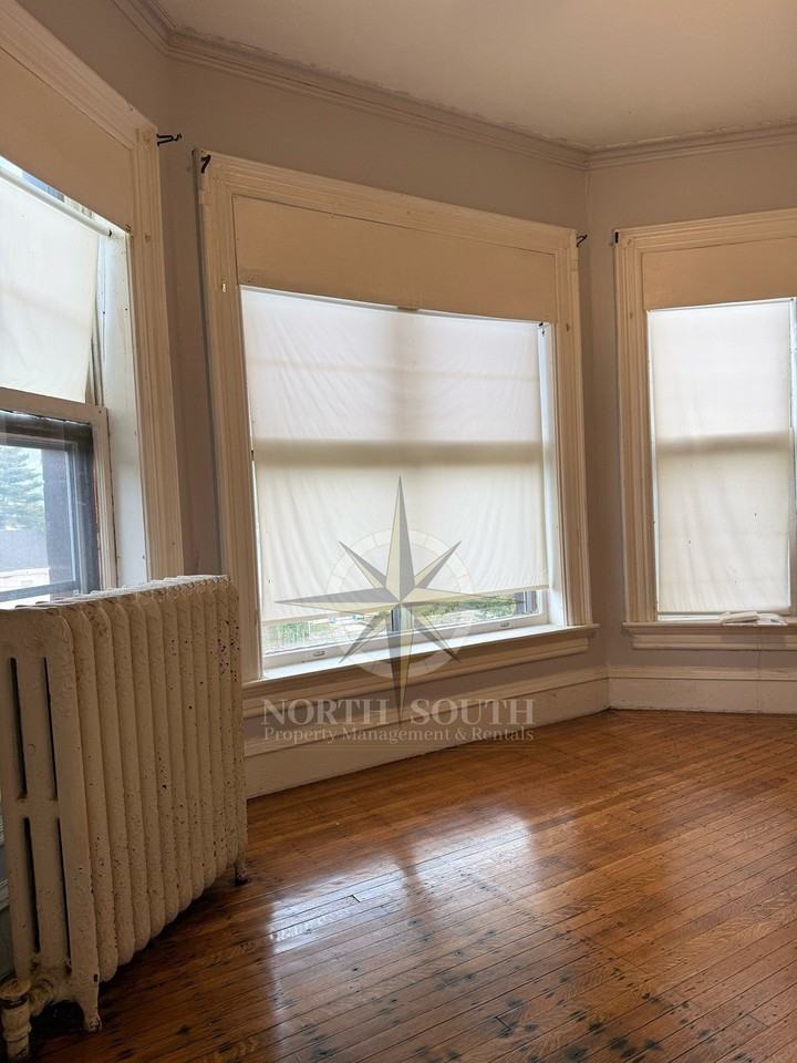 306 W Elm St #8 - Photo 2 of 5