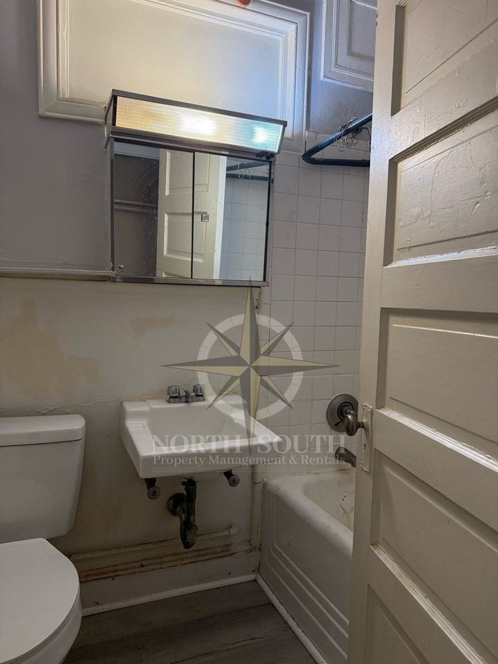 306 W Elm St #8 - Photo 5 of 5