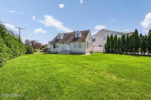 featured image of 869 Norwood Ave