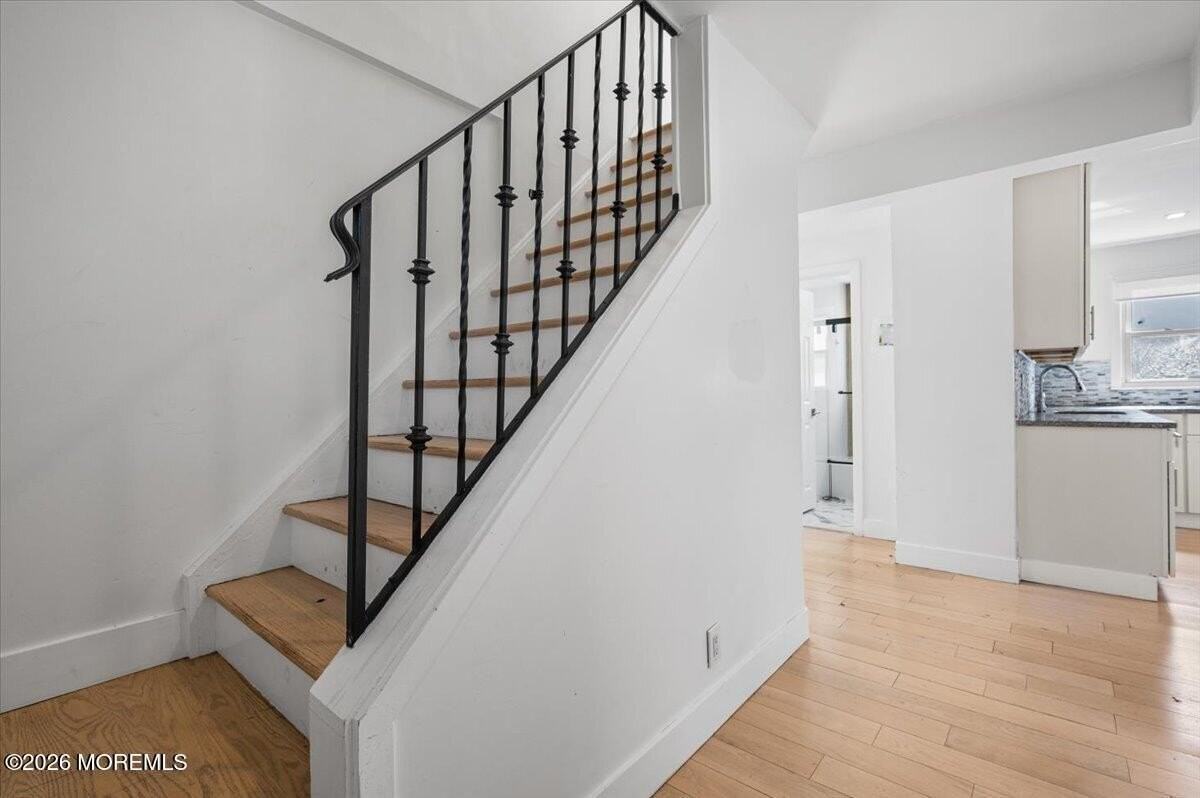 869 Norwood Ave - Photo 5 of 35