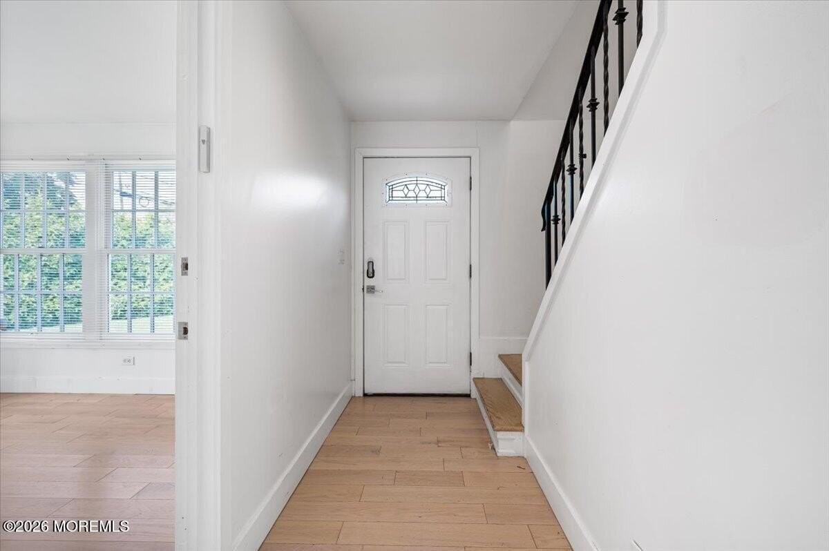 869 Norwood Ave - Photo 6 of 35