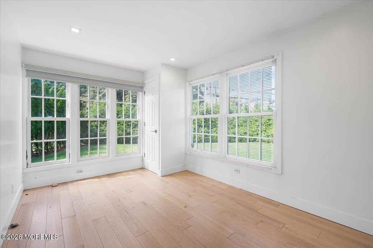 869 Norwood Ave - Photo 7 of 35