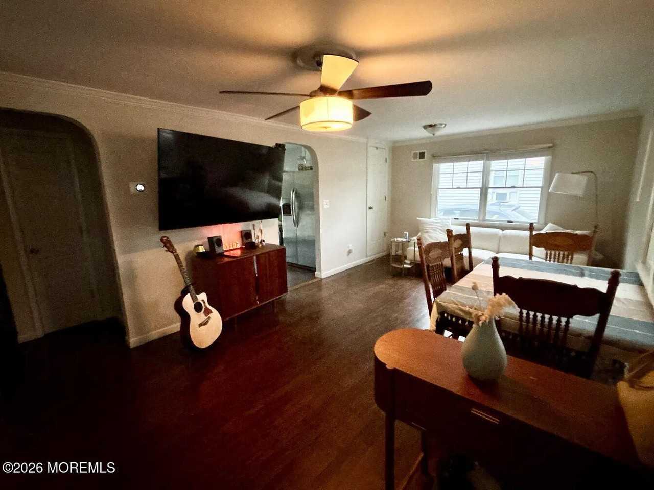 331 W Sylvania Ave - Photo 3 of 17