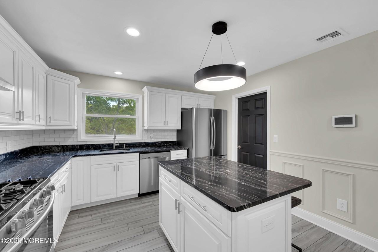 145 Asbury Rd - Photo 2 of 33