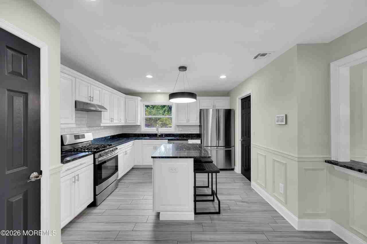145 Asbury Rd - Photo 3 of 33