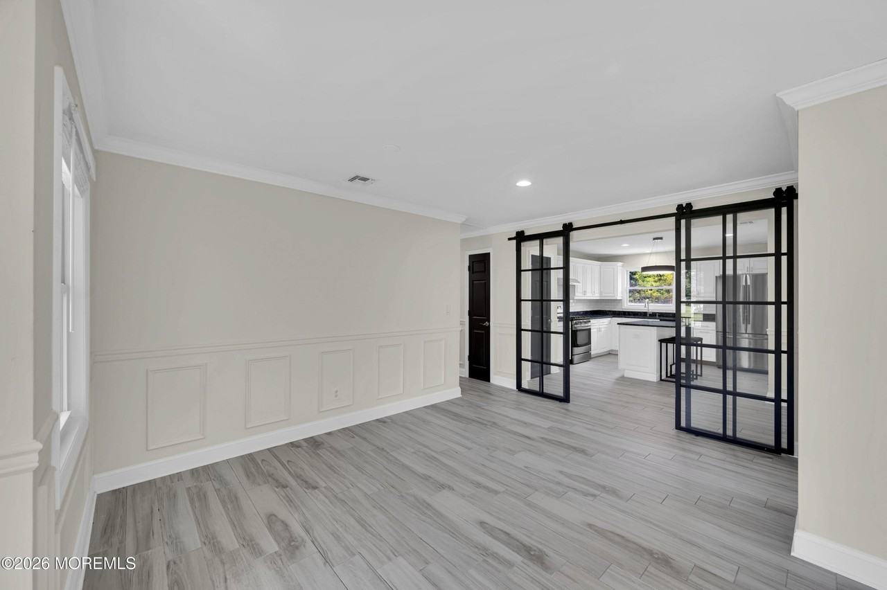 145 Asbury Rd - Photo 5 of 33