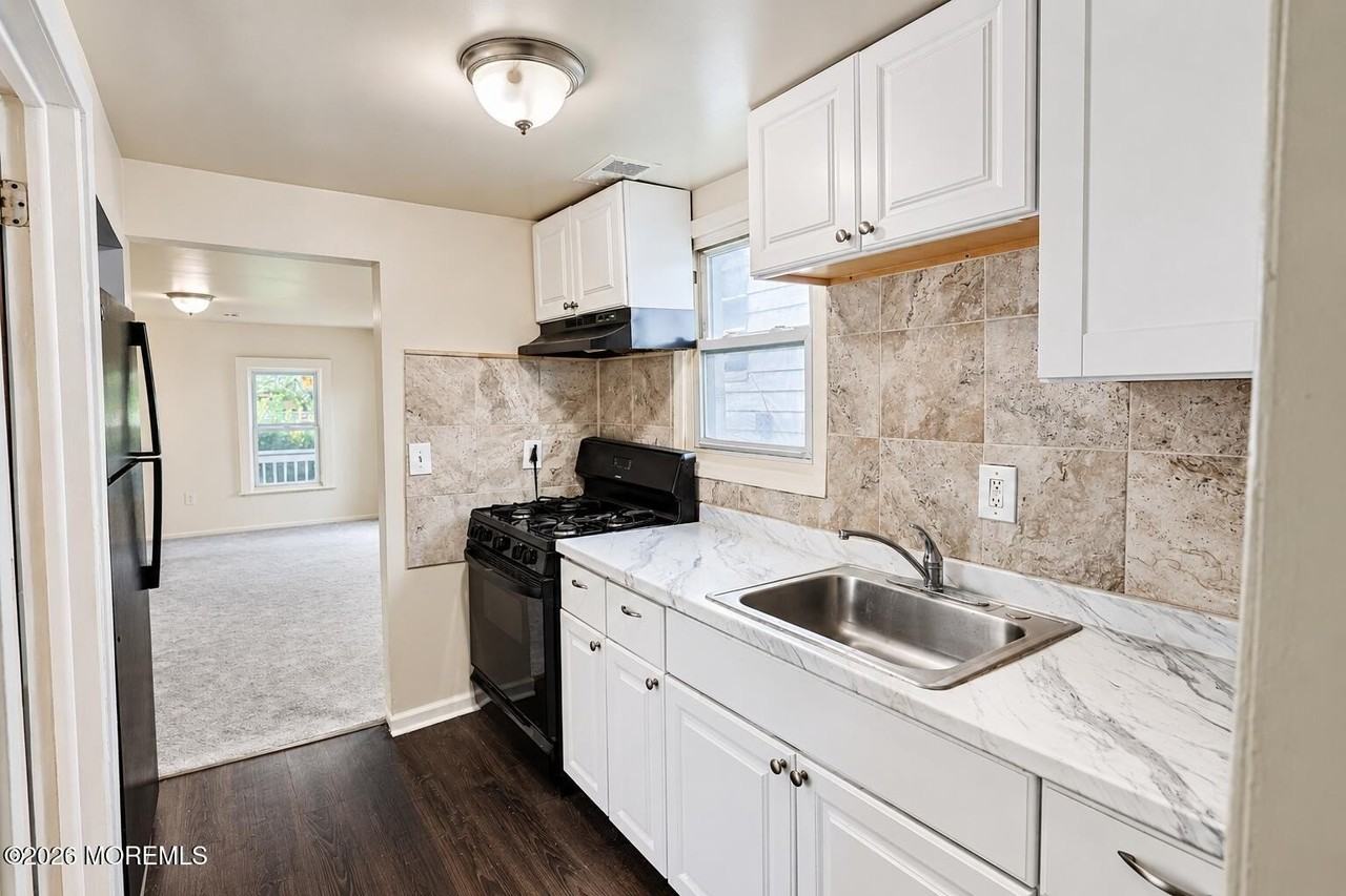 258 Fisher Ave - Photo 3 of 10