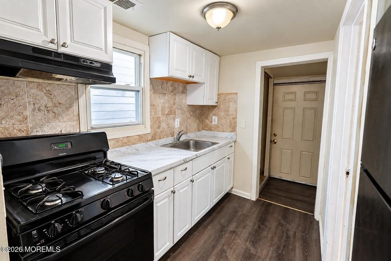 258 Fisher Ave - Photo 4 of 10