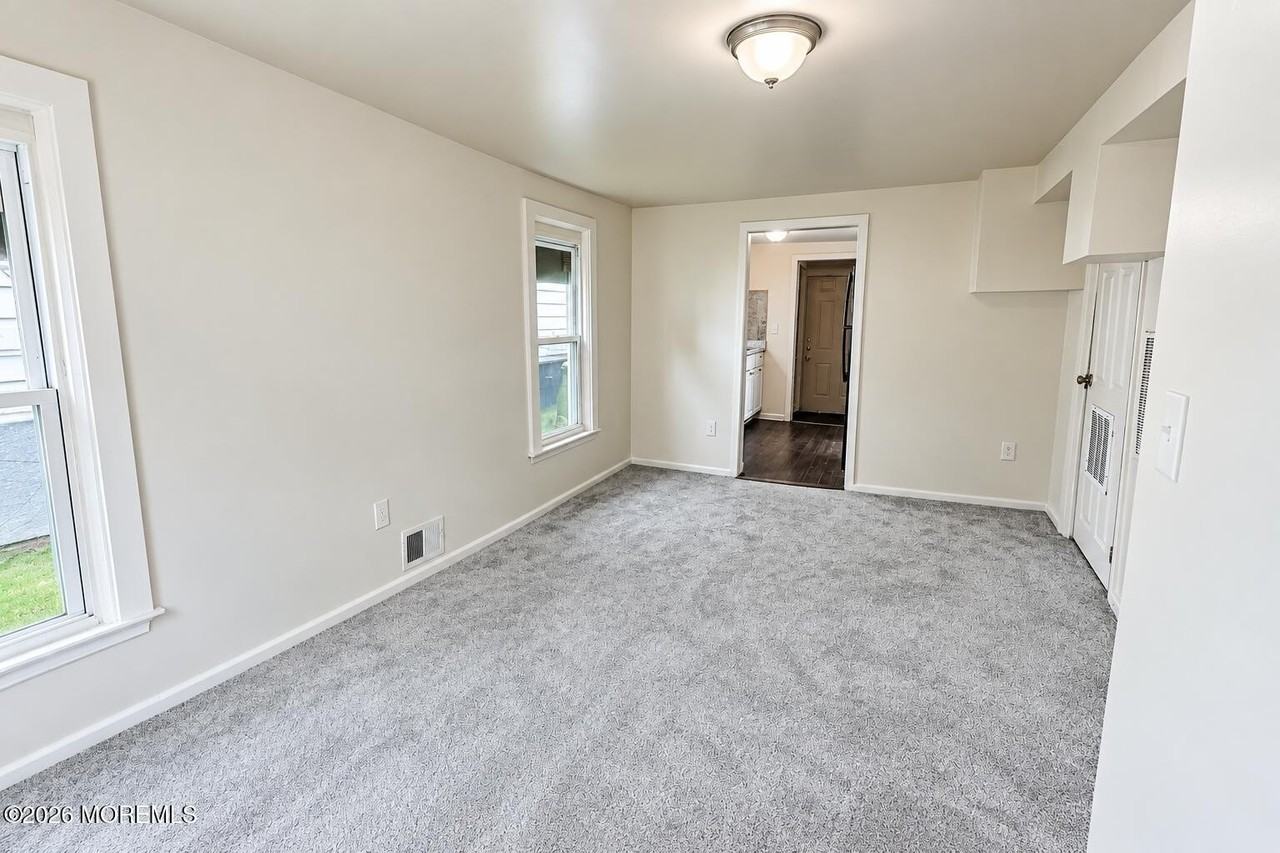 258 Fisher Ave - Photo 6 of 10