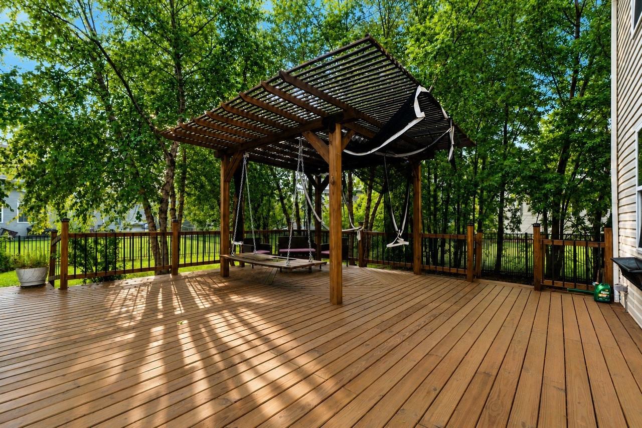 12716 S Meadow Ln - Photo 4 of 47