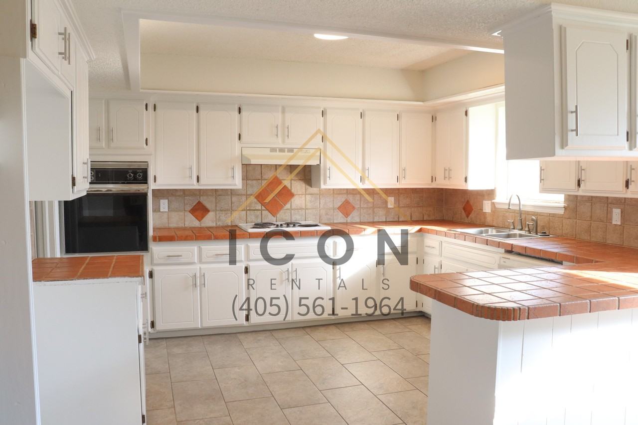 1708 Ridgeway Dr #1 - Photo 3 of 15