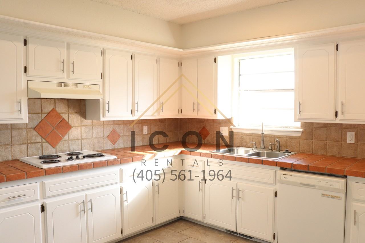 1708 Ridgeway Dr #1 - Photo 4 of 15