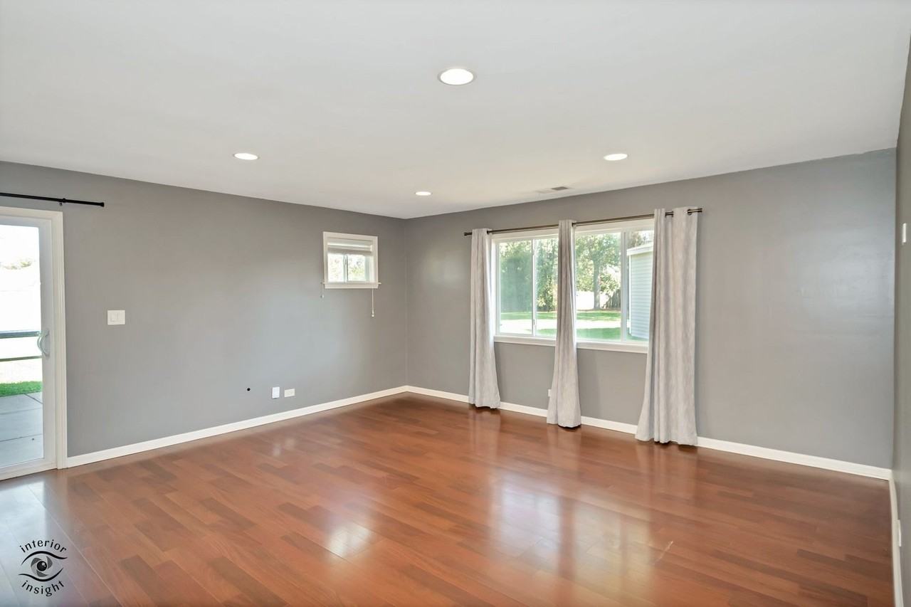 8600 169th St - Photo 4 of 17