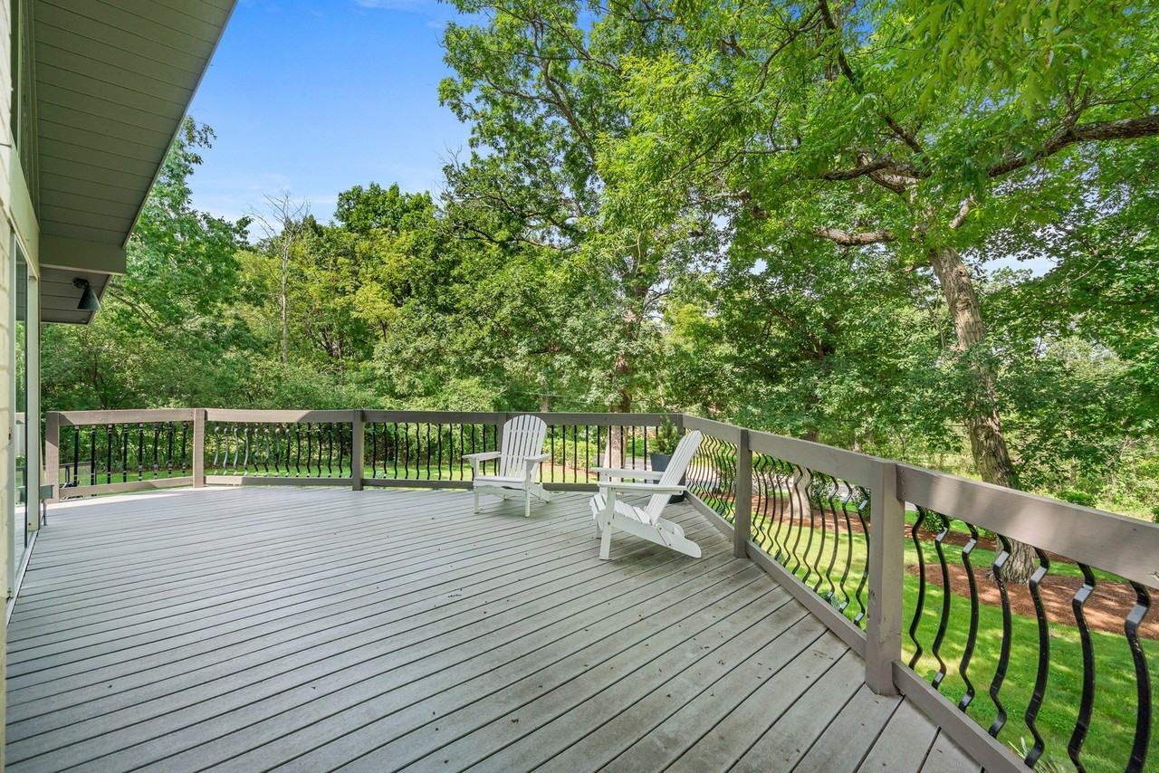 431 Maplewood Dr - Photo 4 of 50