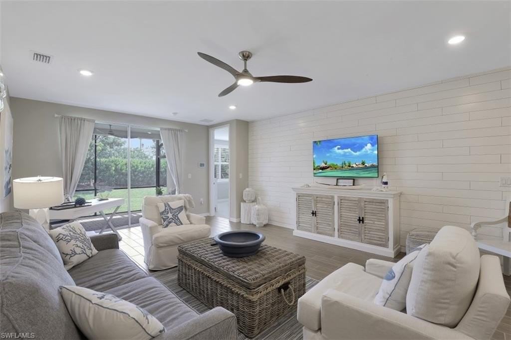 14663 Edgewater Cir - Photo 7 of 35
