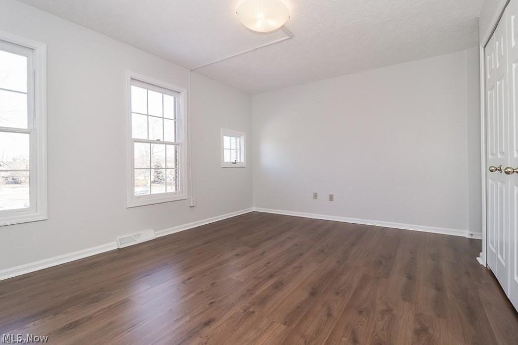 8230 Chester Pkwy - Photo 3 of 31