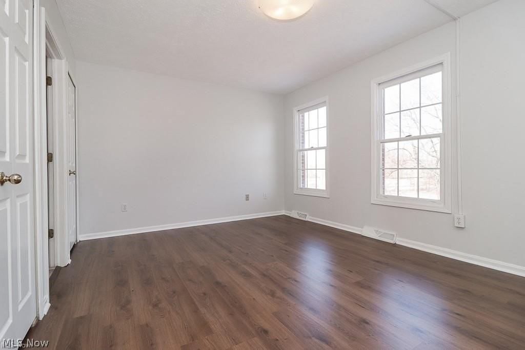 8230 Chester Pkwy - Photo 4 of 31