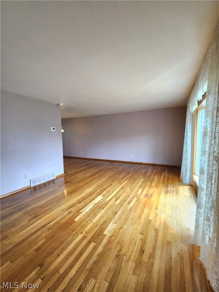 2908 Bowmen Ln - Photo 2 of 26