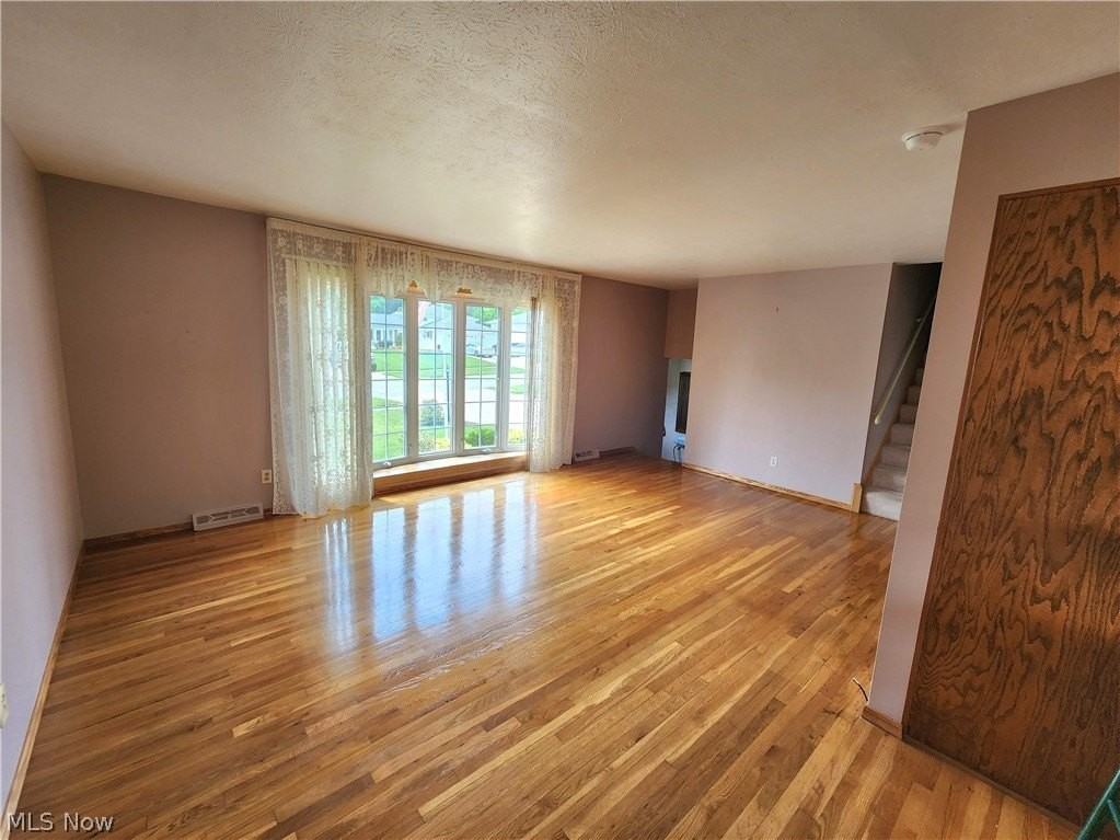 2908 Bowmen Ln - Photo 3 of 26