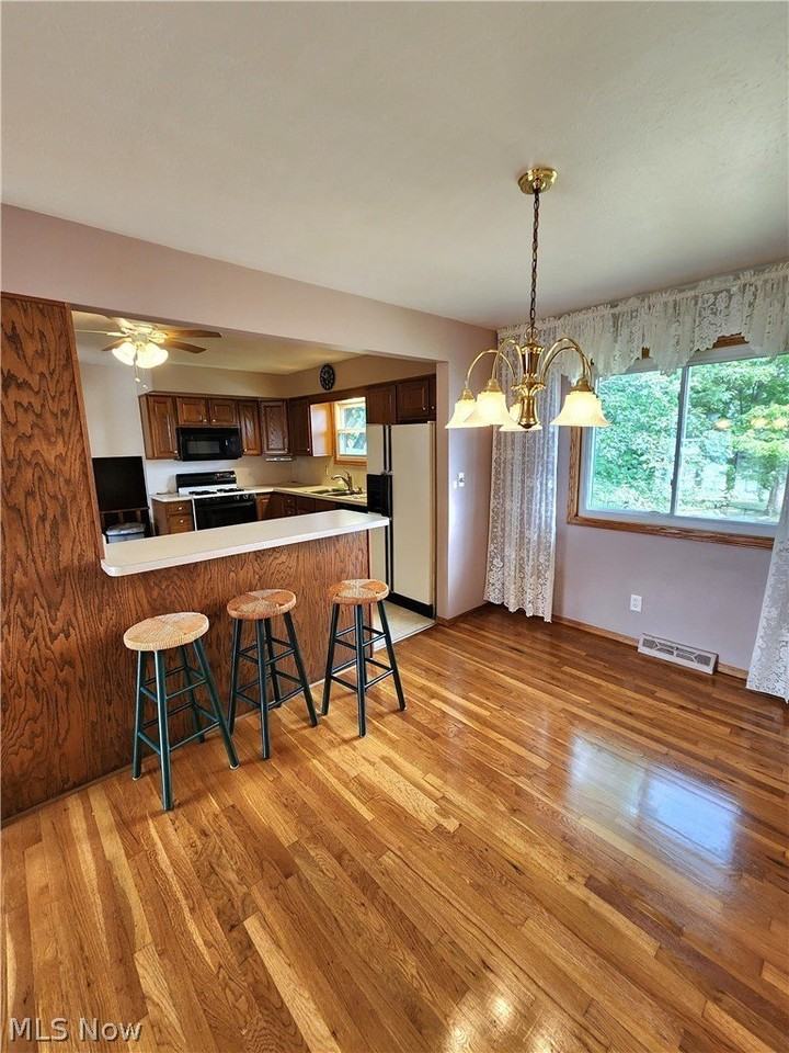 2908 Bowmen Ln - Photo 5 of 26