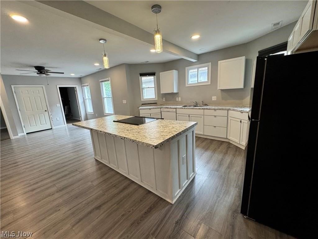 3812 Archwood Ave - Photo 5 of 12