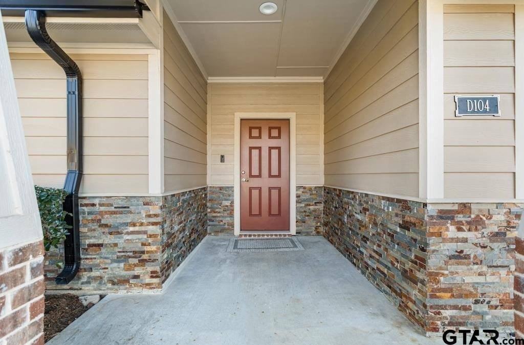 815 E Grande Blvd - Photo 4 of 35