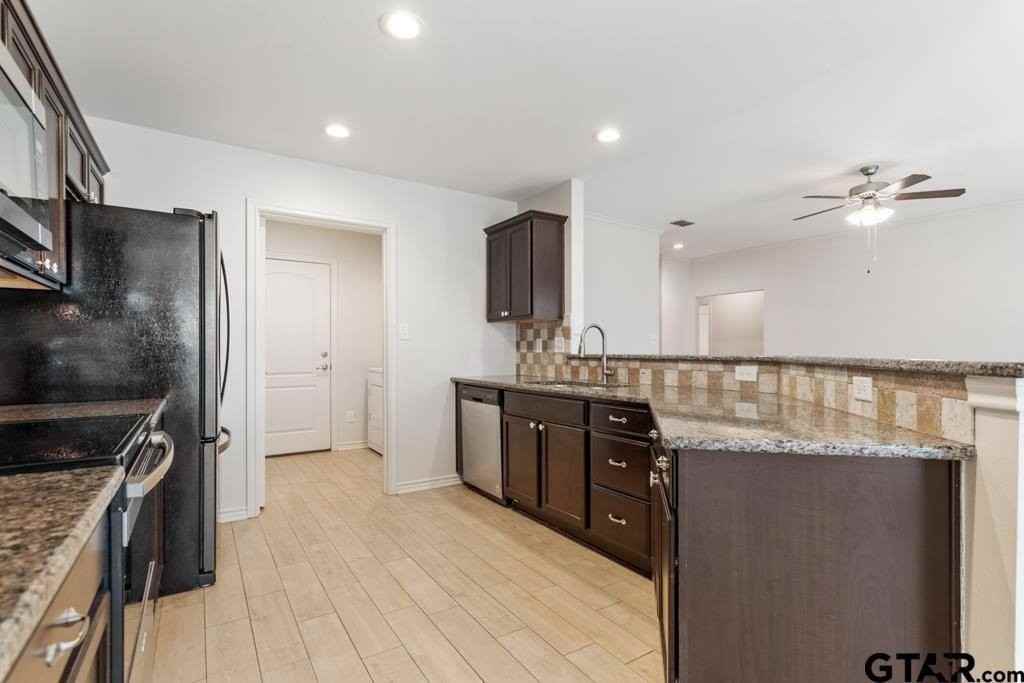 815 E Grande Blvd - Photo 6 of 35