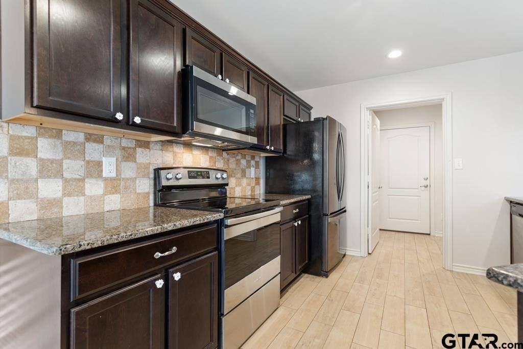 815 E Grande Blvd - Photo 5 of 35