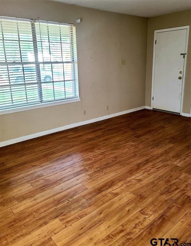 636 S College Ave - Photo 2 of 14