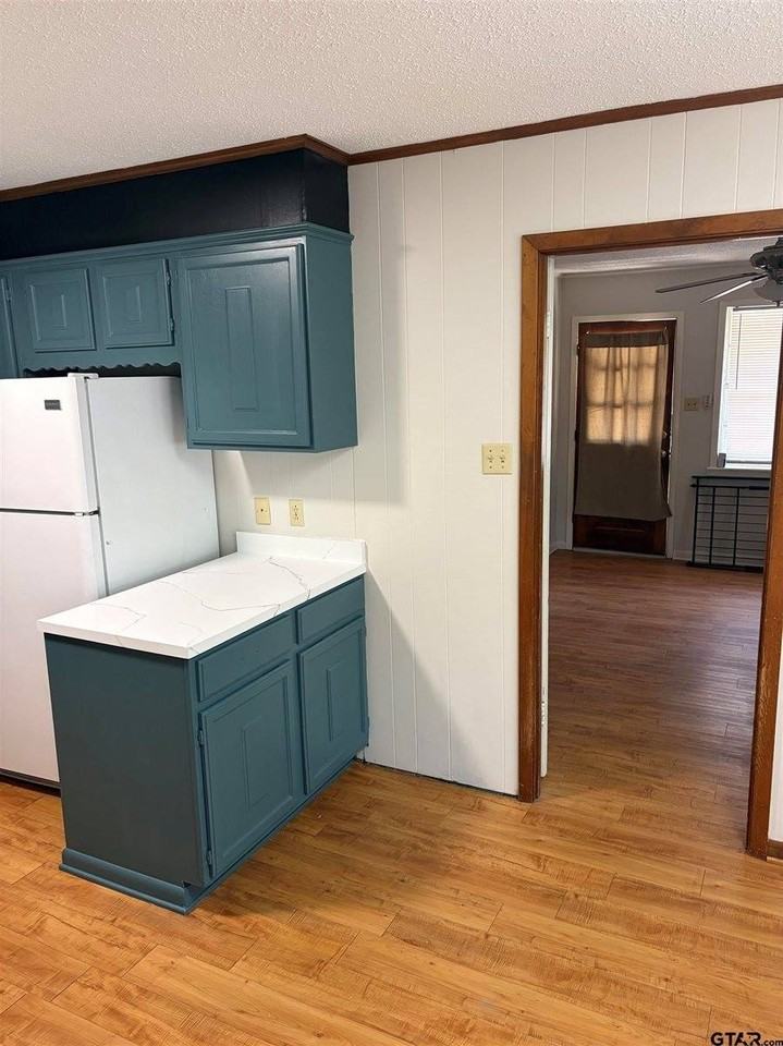 636 S College Ave - Photo 4 of 14