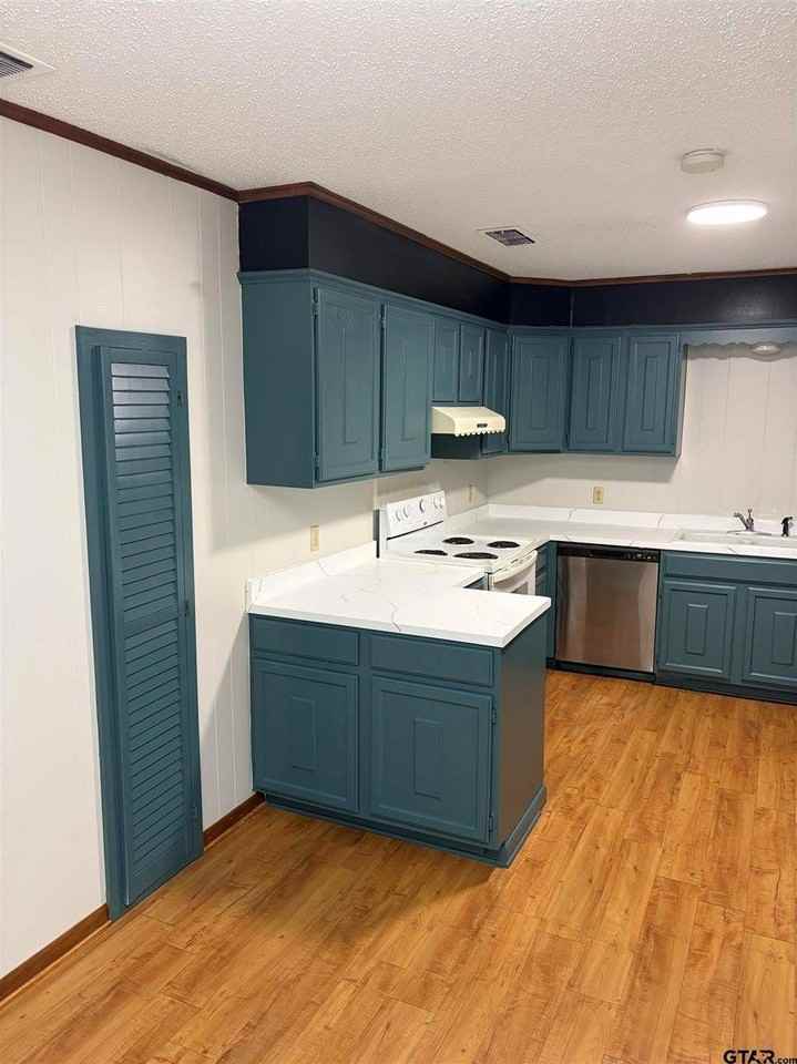 636 S College Ave - Photo 7 of 14