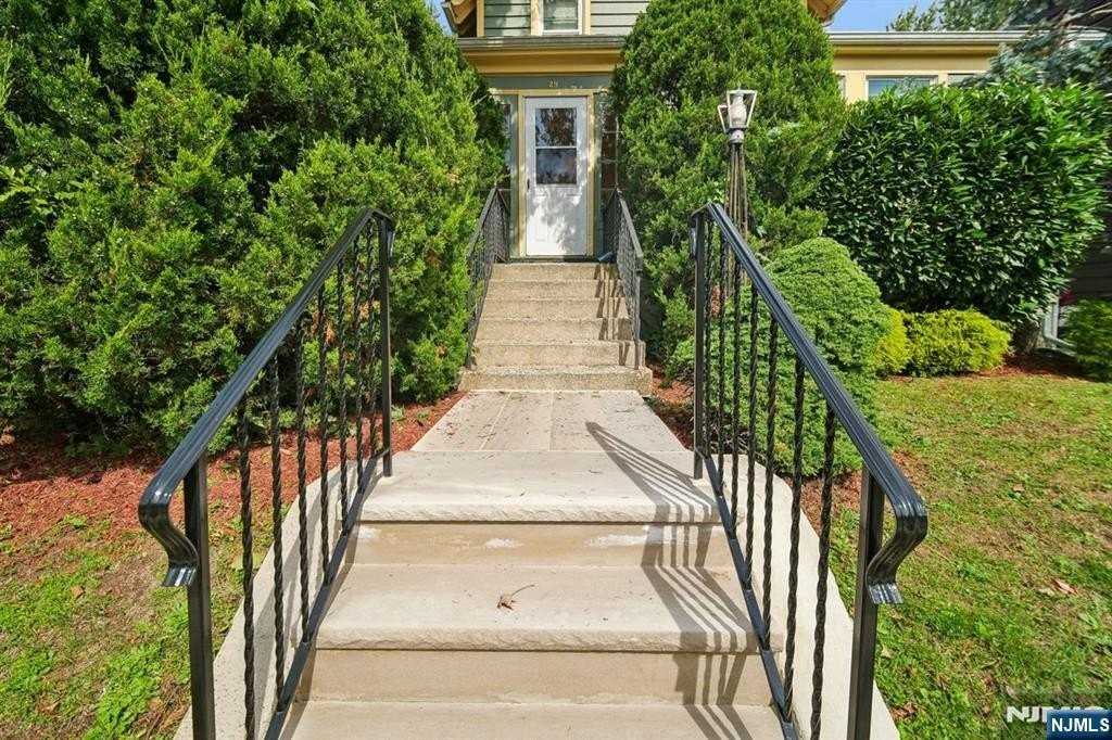 29 Brookfield Rd #1stFL - Photo 2 of 22