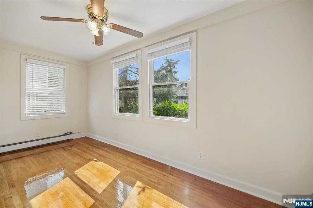 29 Brookfield Rd #1stFL - Photo 6 of 22