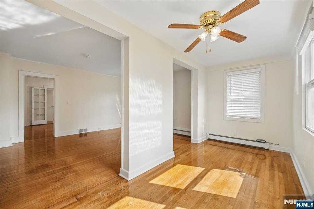 29 Brookfield Rd #1stFL - Photo 7 of 22