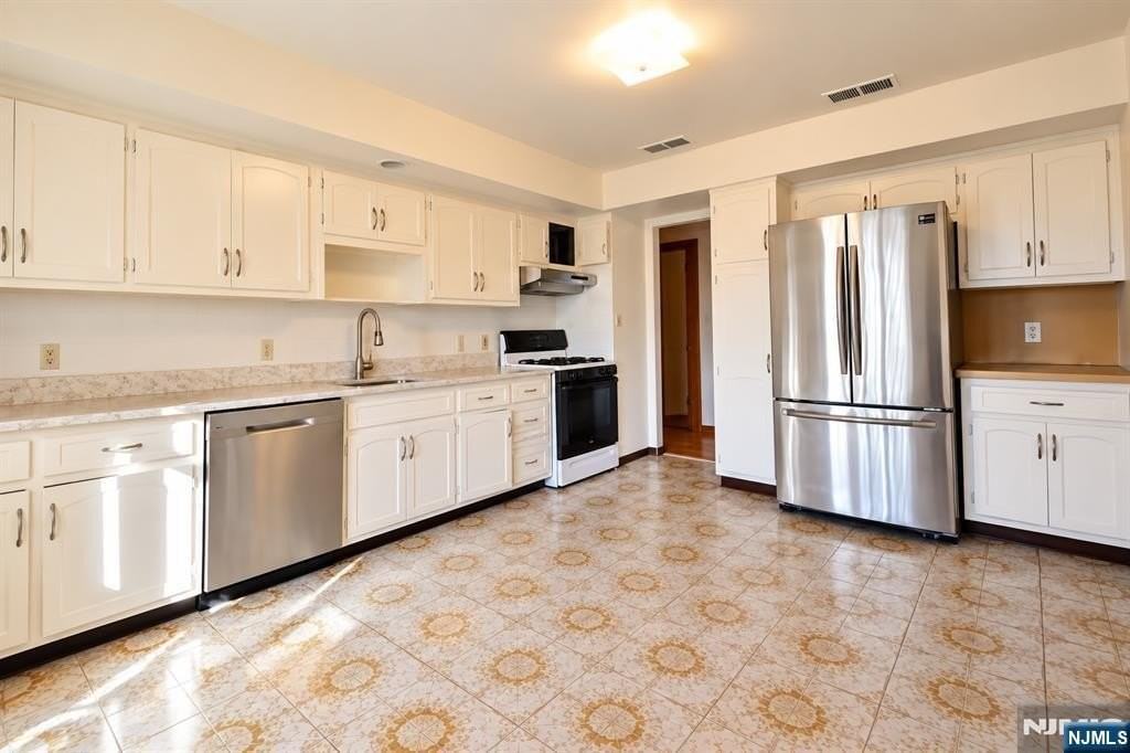2470 5th St #2 - Photo 4 of 20