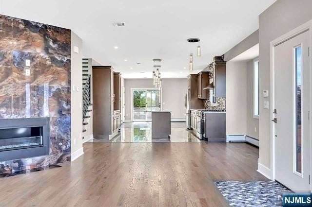 420 Glen Ave #A - Photo 3 of 35