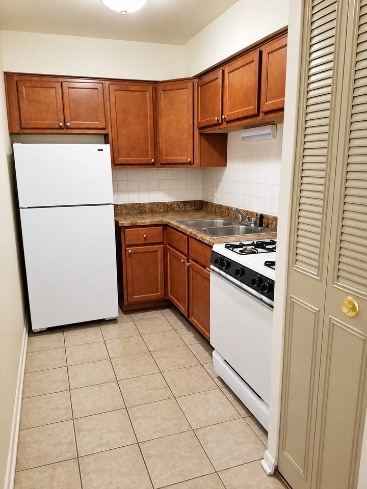 W Roscoe St & N Broadway - Photo 2 of 14