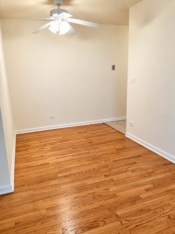 W Roscoe St & N Broadway - Photo 7 of 14