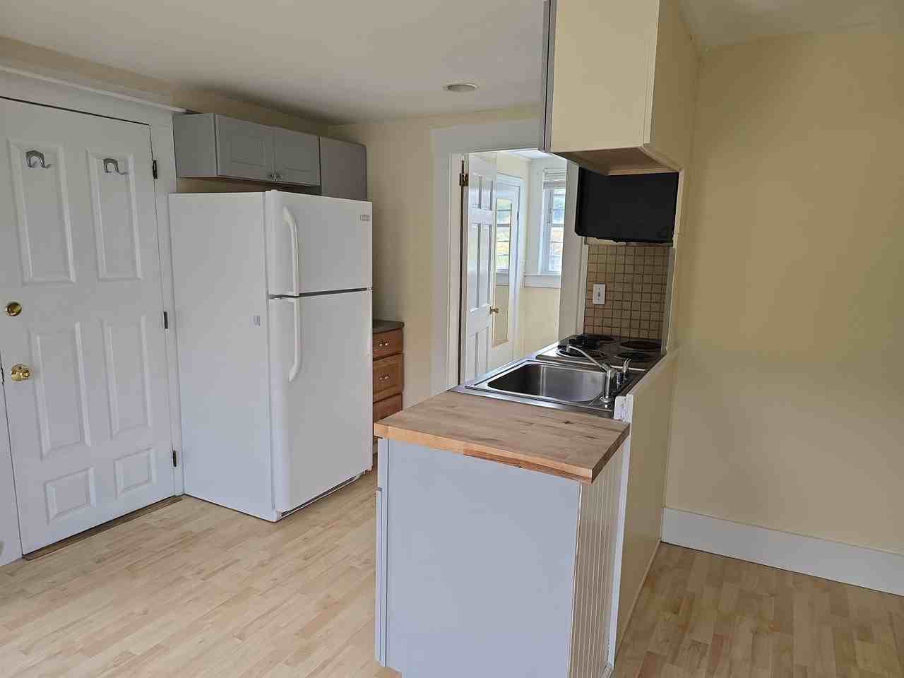165 S Main St #6 - Photo 4 of 13