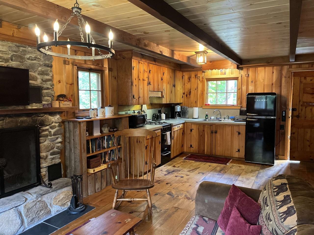 28 Canedy Rd - Photo 6 of 23