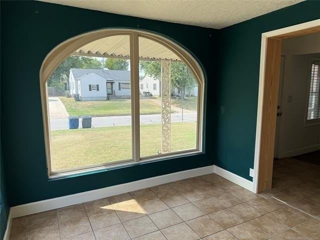 1117 S Braden Ave - Photo 3 of 25